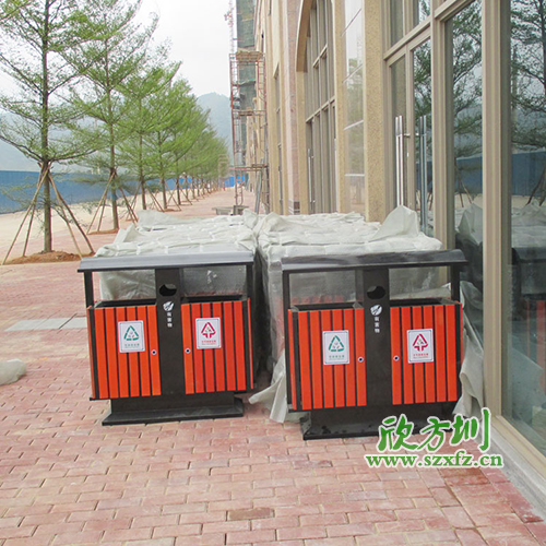廣州清遠地產(chǎn)物業(yè)公司，增添欣方圳鋼木垃圾桶